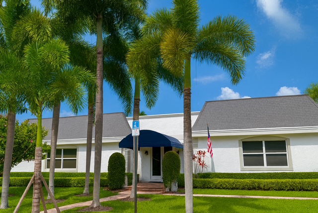 Building Photo - 916 NE 27th Ave