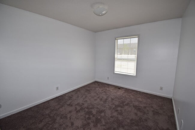 Building Photo - 3 Bedroom Home For Rent Near Post!