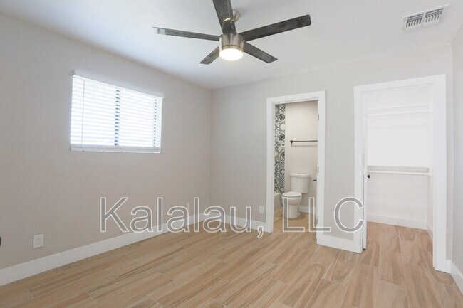 Building Photo - 1817 E Alameda Dr