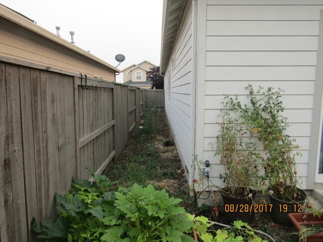Building Photo - Desirable area of Central Point - Single S...