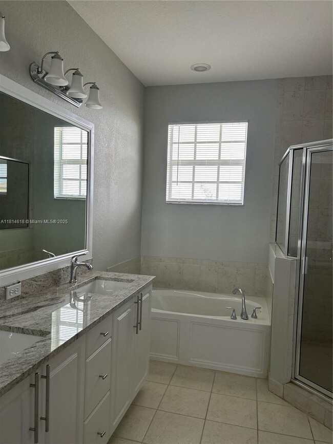 Building Photo - 9980 E Villa Cir