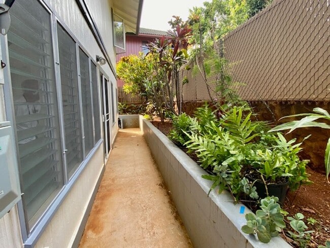 Building Photo - 202 - CA