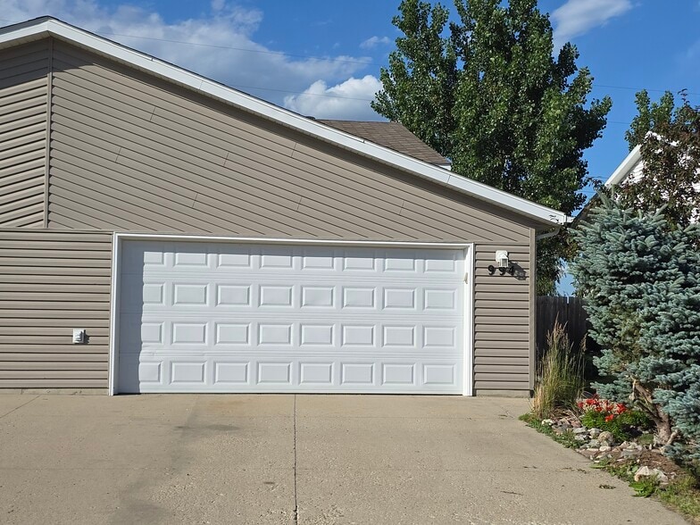 Street View - 994 38 1/2 Ave W