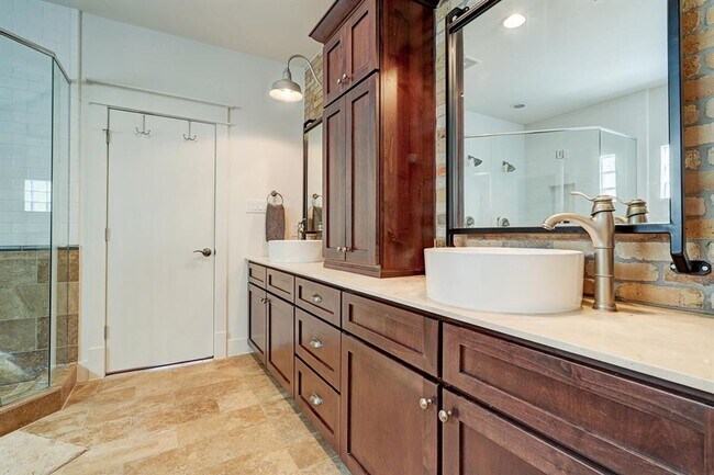 Building Photo - Introducing a remarkable property with a r...