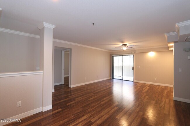 Building Photo - 2025 E Campbell Ave