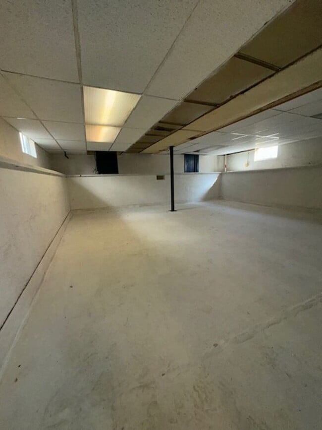 Building Photo - 14 W Tennessee St