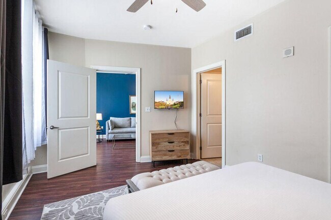 Building Photo - 925 Common St