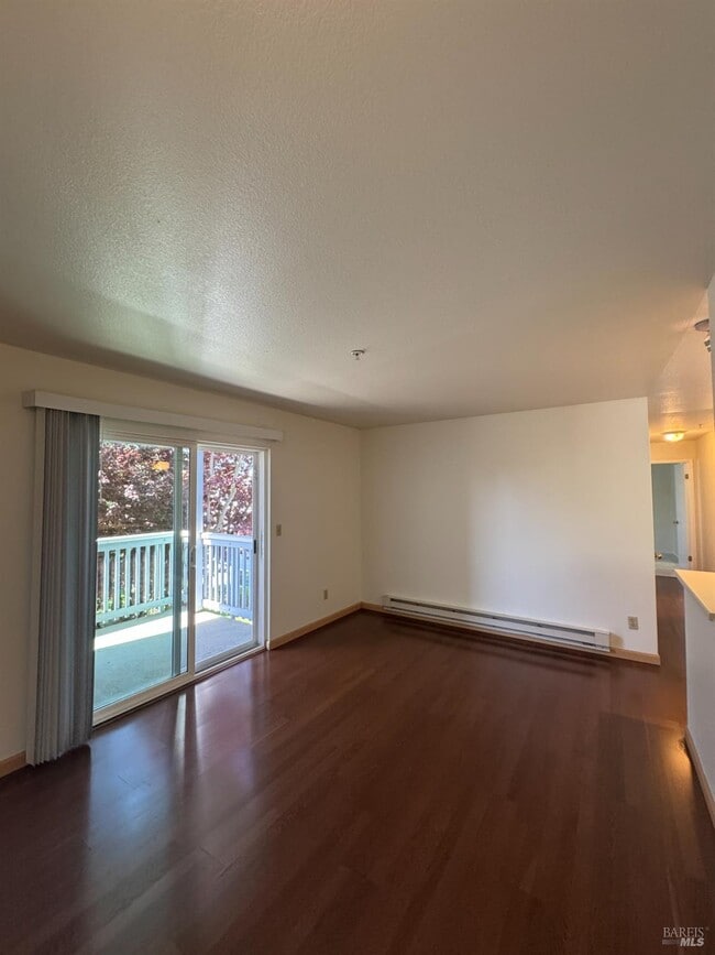 Building Photo - 375 Lighthouse Dr