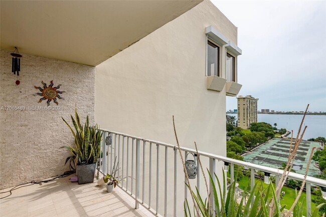 Building Photo - 11111 Biscayne Blvd
