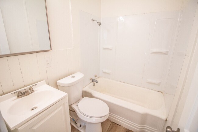 Building Photo - $950/month for updated 3-bedroom home. Don...
