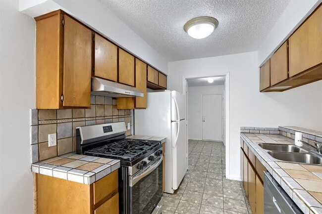 Building Photo - 10710 Topperwein Dr