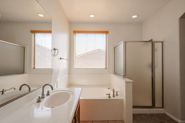 Building Photo - MOVE IN SPECIALS!! Charming 4 Bed 2 bath 2...