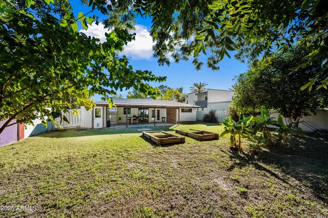 Building Photo - 1014 E Orange Dr