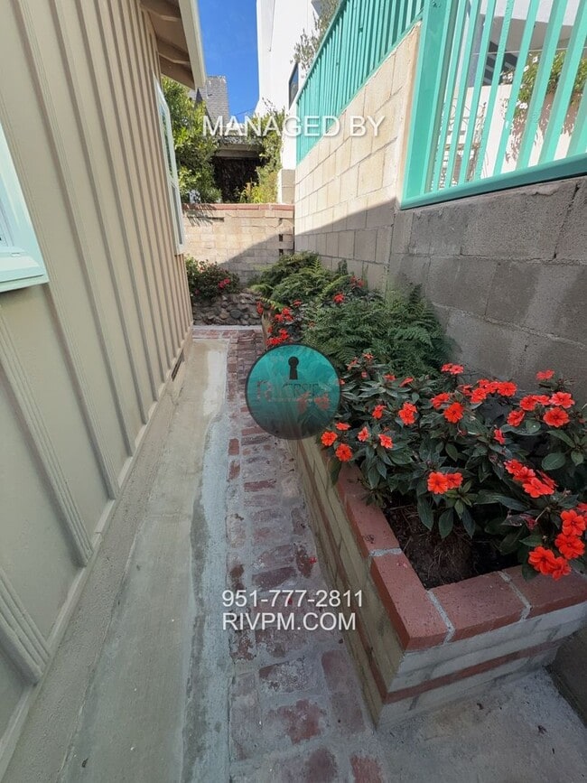 Building Photo - Incredible Gem! Ocean side of PCH with expansive views won't last long!