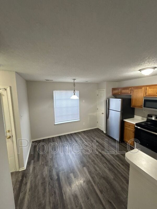 Building Photo - 801 Barrington Woods Cove