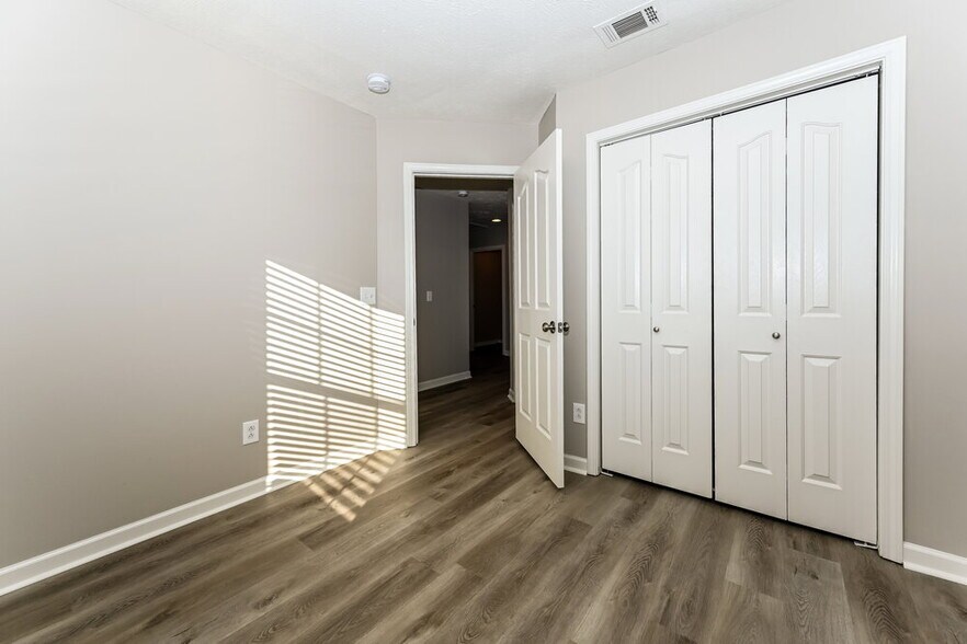 Building Photo - 336 Sarna Dr