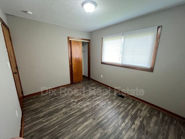 Building Photo - 440 W Wenger Rd