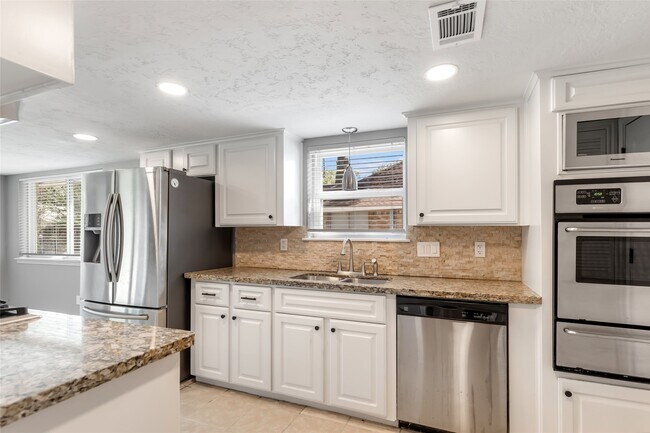 Building Photo - 24610 Green Moss Dr