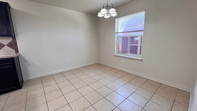 Building Photo - Newly Remodeled 4 Br 2 Bath off Stan Schlu...