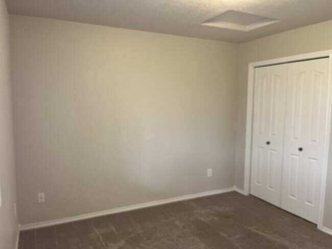 Building Photo - 16935 N Denemere Loop