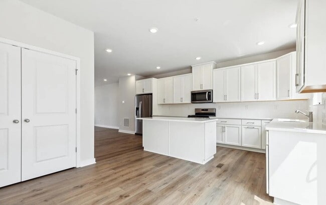 Building Photo - 7 Moran Pl