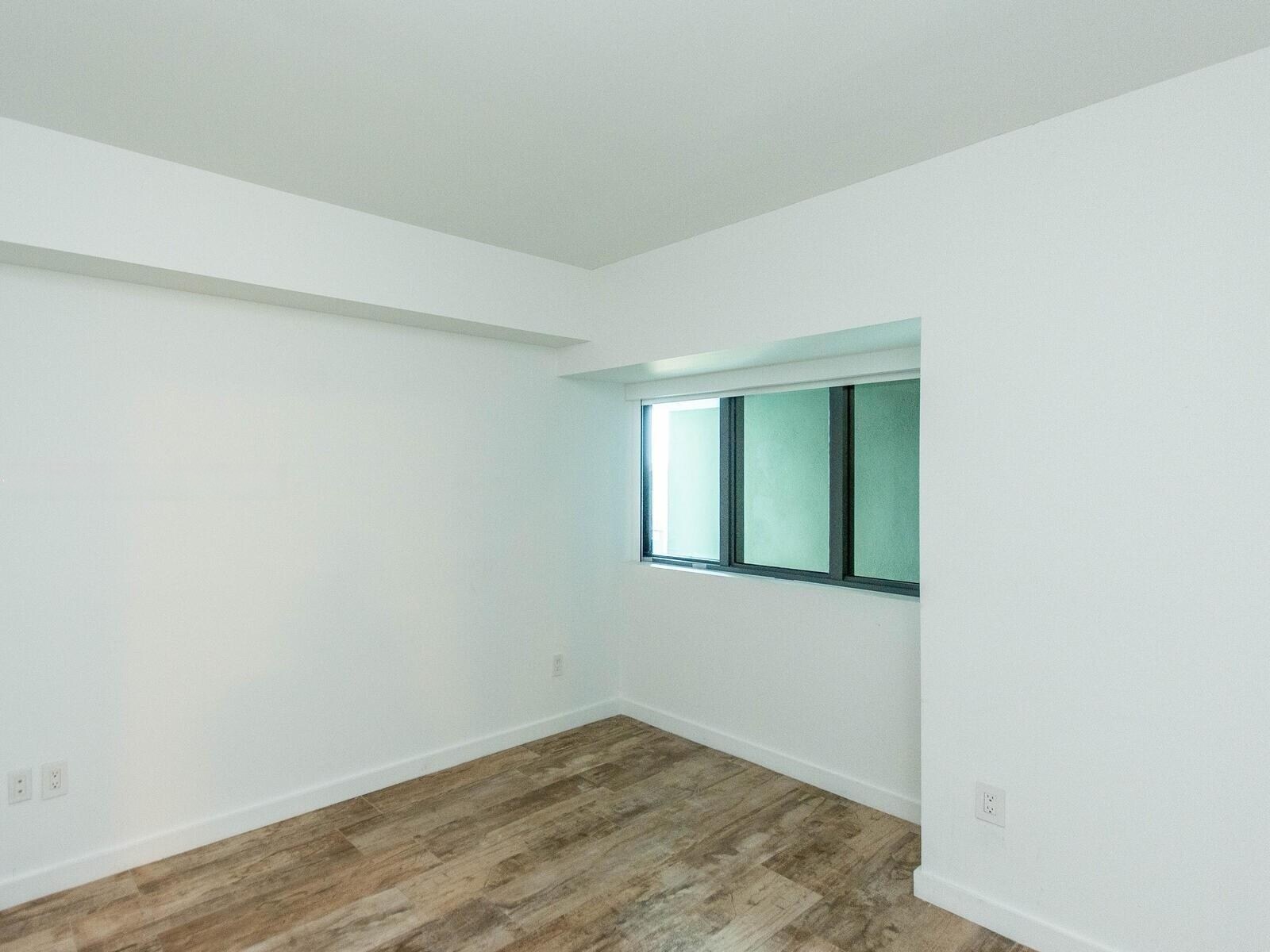 Building Photo - 650 NE 32nd St