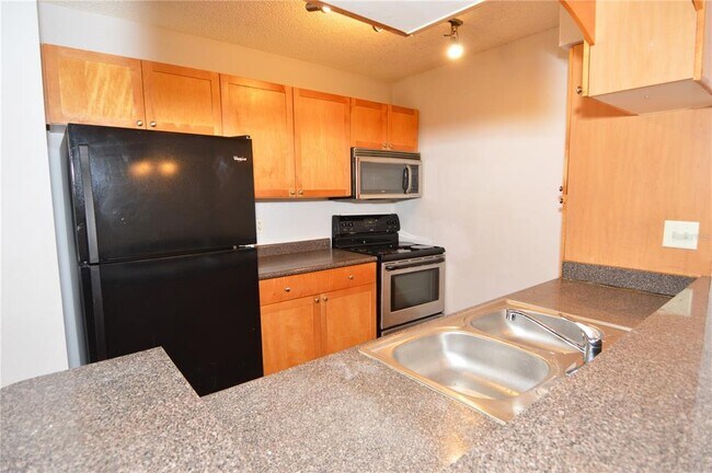 Building Photo - 2500 Winding Creek Blvd