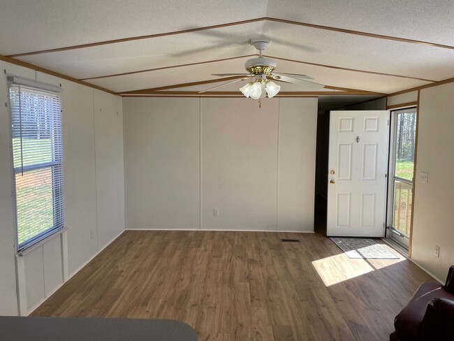 Building Photo - 3 BED 2 BATH MOBILE HOME LOCATED IN DENTON...