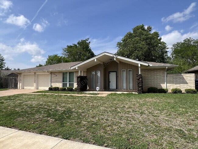 Building Photo - 2529 NW 116th St