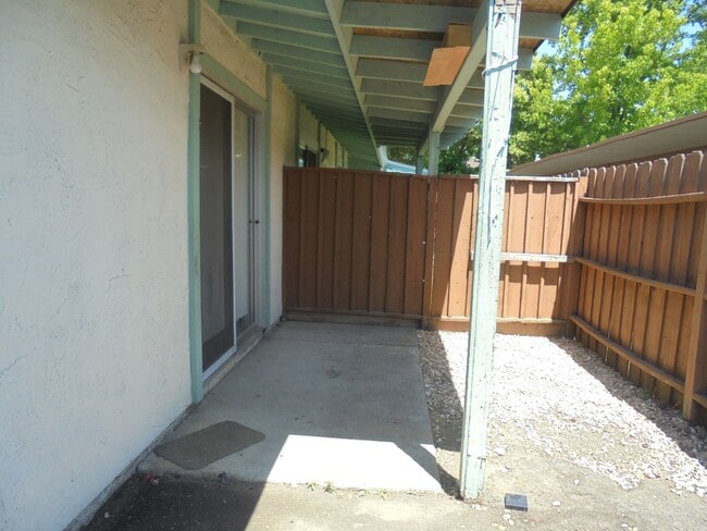 Building Photo - 1625 Park Ln