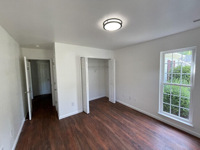 Building Photo - 206 Dusty Dr