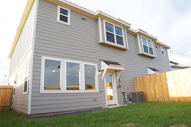 Building Photo - 27943 Western Crk Ct