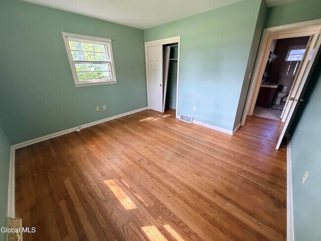 Building Photo - 5 Blue Creek Ln