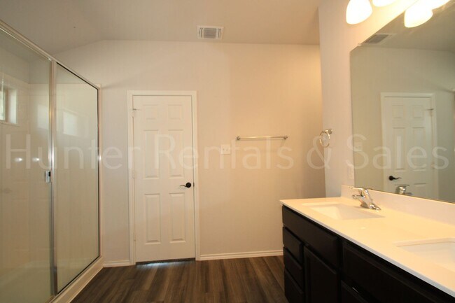Building Photo - New In Management! Upgraded Comfort in a P...