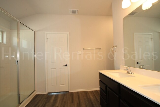 Building Photo - Upgraded Comfort in a Prime Temple Location