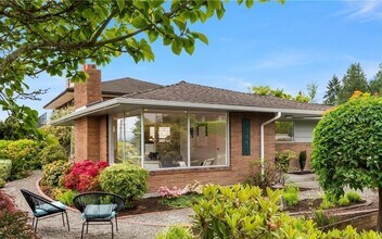Building Photo - 3 bedroom in Seattle WA 98125