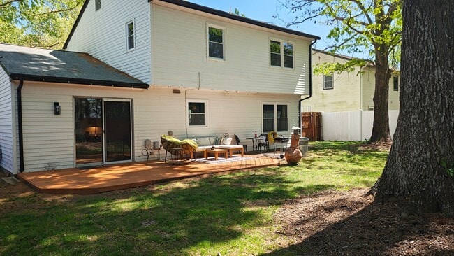 Building Photo - 4 Bed 1 Bath Home for Rent in Newport News!