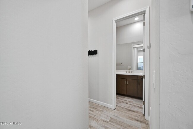 Building Photo - 4827 E Village Dr