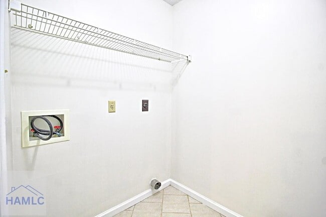 Building Photo - 915 Churchfield Dr