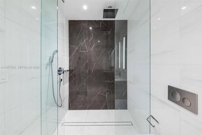 Building Photo - 300 Biscayne Blvd Way