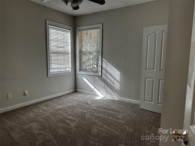 Building Photo - 15628 Sullivan Ridge Dr