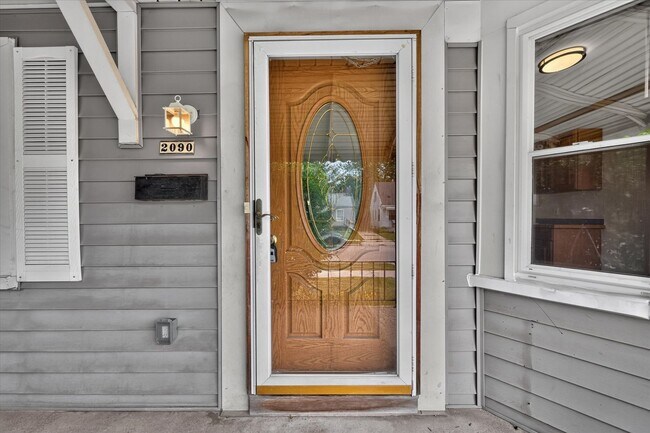 Building Photo - Charming 3-Bedroom Bungalow for Rent in Lincoln Park
