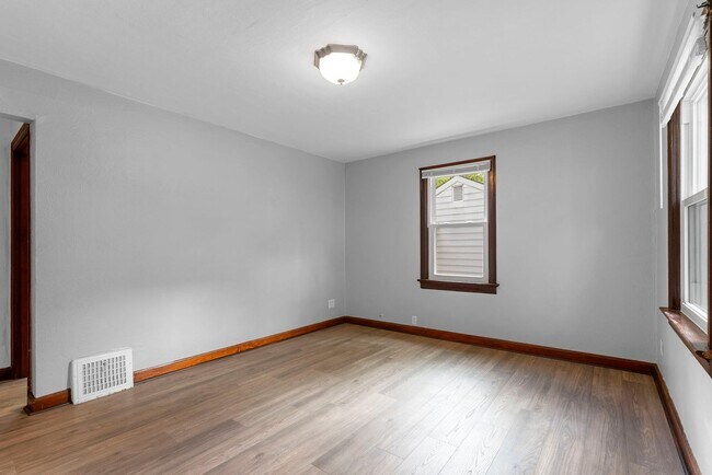 Building Photo - Charming Updated 2 Bed, 1 Bath Ranch – A H...