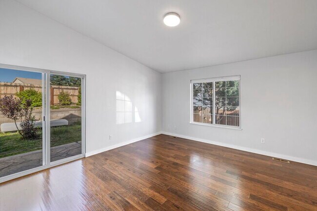 Building Photo - 626 Rolling Rock Point