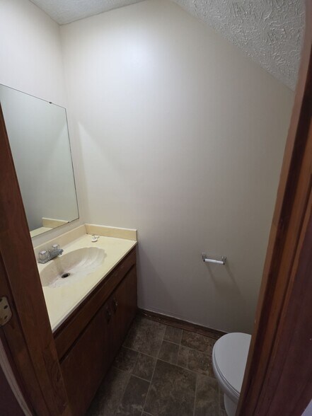 Building Photo - 492 W 9th St