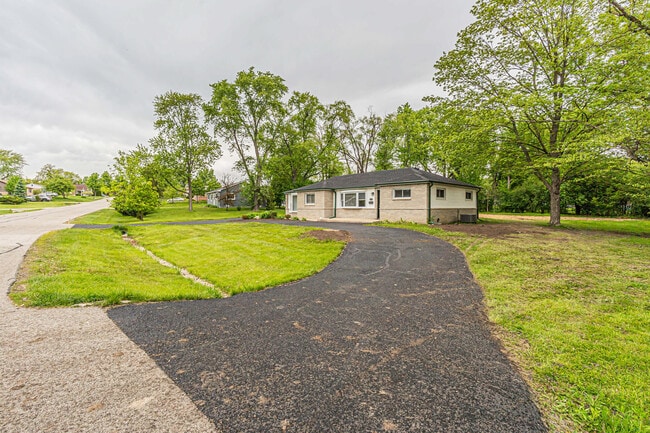 Building Photo - 1055 N Bluebonnet Ln