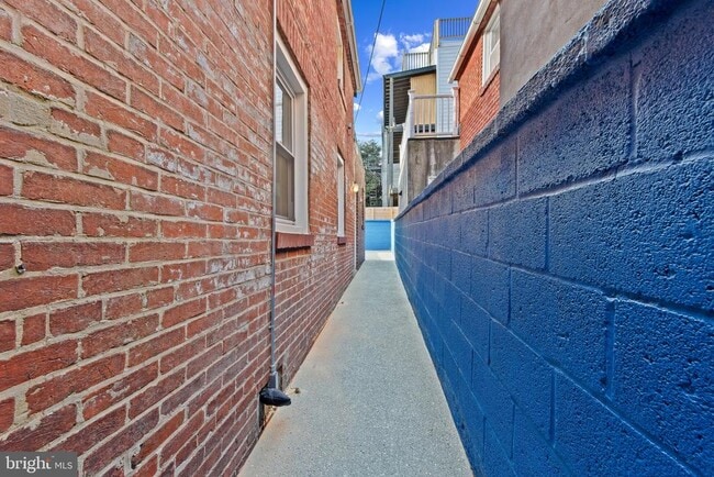 Building Photo - 312 S Exeter St