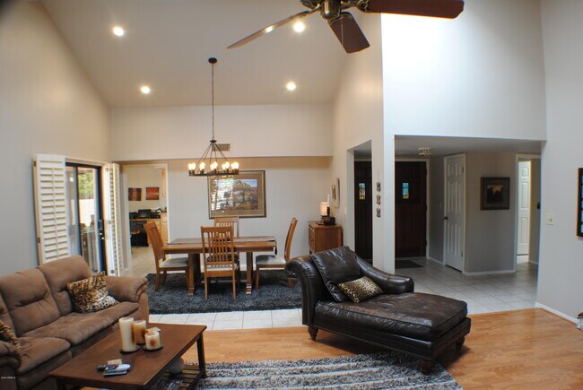 Building Photo - 26001 S Sherbrook Dr