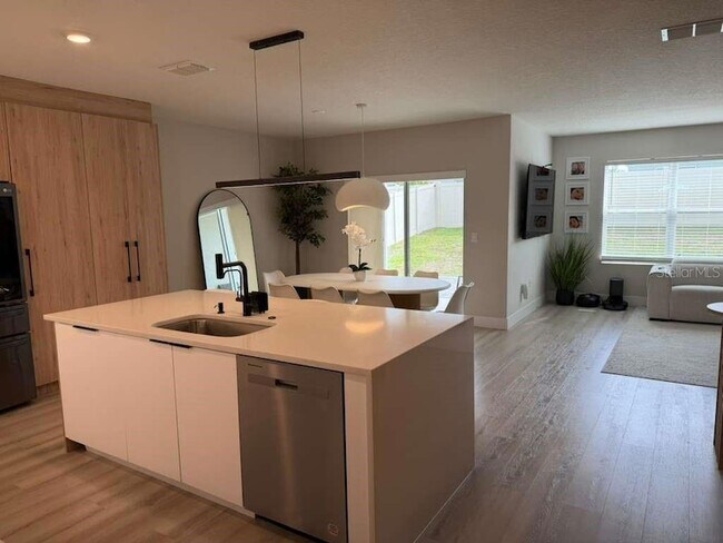 Building Photo - 33412 Country House Dr