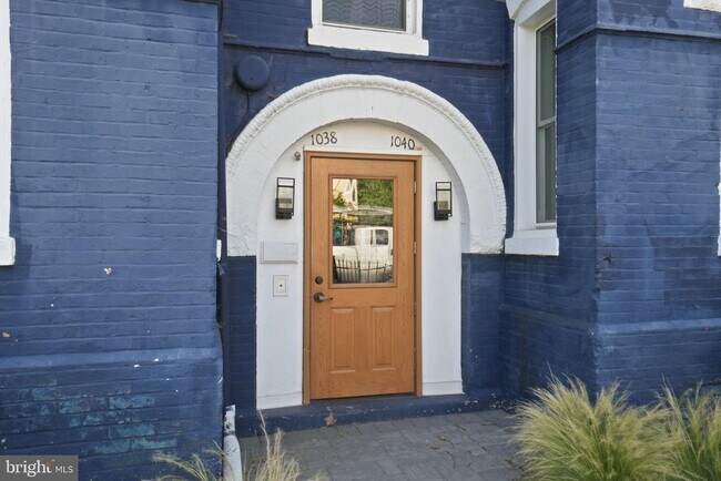 Building Photo - 1038 6th St NE